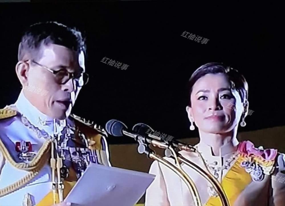 宫斗$泰国宫斗现场直播中:35岁诗妮娜瘪嘴挑衅,对苏提达王后大不敬