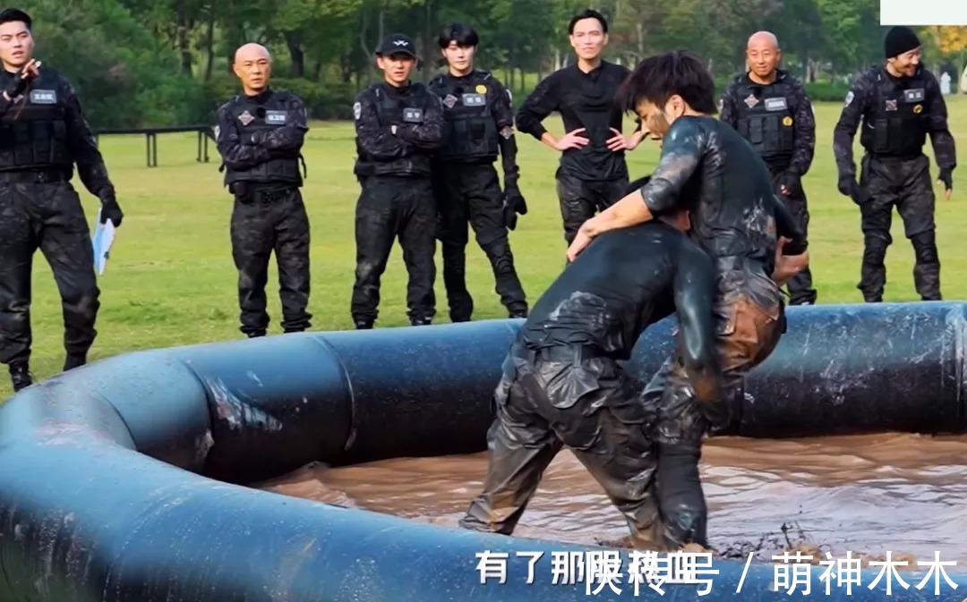 《追光吧》开播剪辑混乱,哥哥镜头分配不均,糊咖艺人没介绍