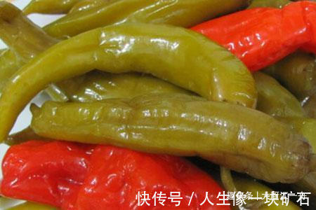 辣椒这样做太好吃了，不加一滴水，一次腌制20斤，放一年都不坏