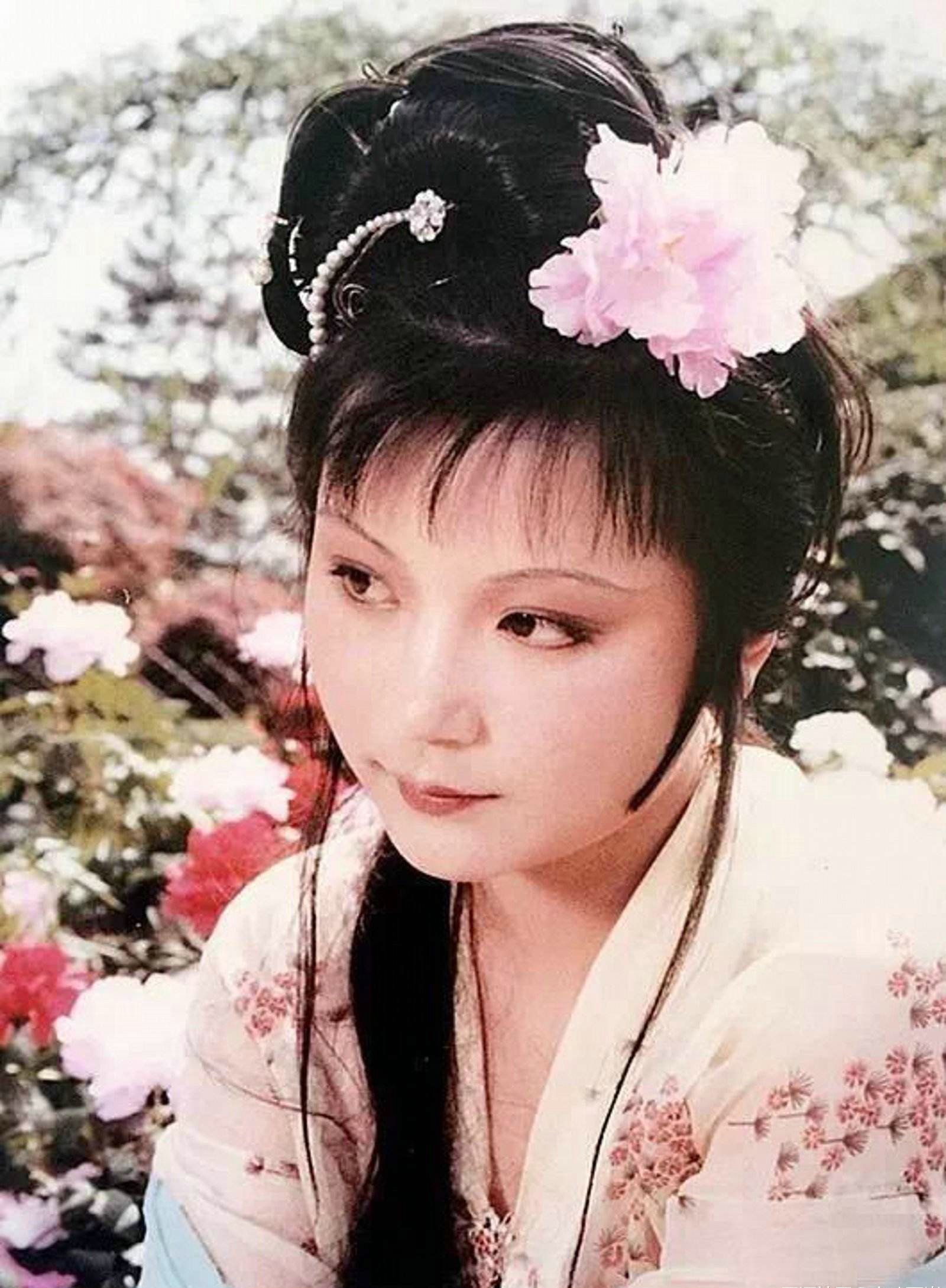 林妹妹#薛宝钗史湘云都有雪白的“酥臂”,贾宝玉看到后为何反应不一样?