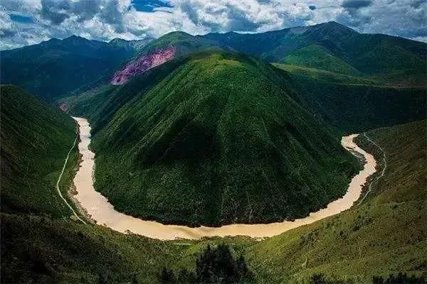 雪山|10月4日，雅康高速车少路畅，出游甘孜正当时