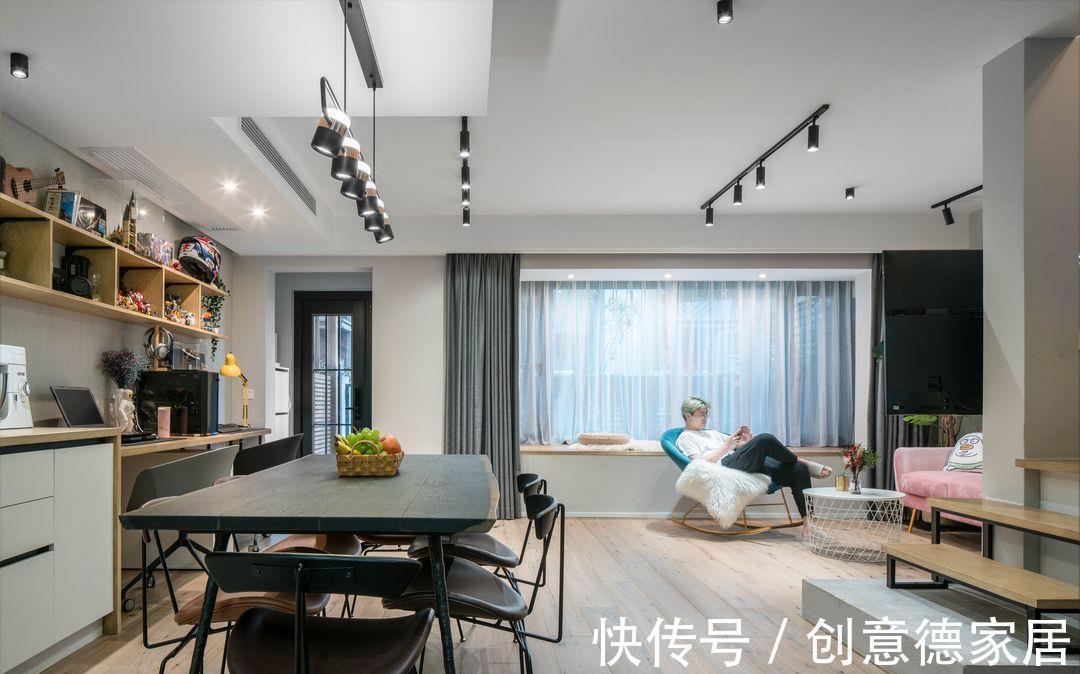 现代式|充满色彩的双层二居室,这样的设计也太有质感了,真的很温馨