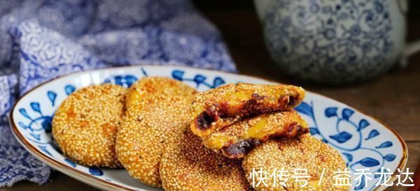 做南瓜饼不用油炸,不加水不发面,咬一口满嘴香,2天不吃馋得慌