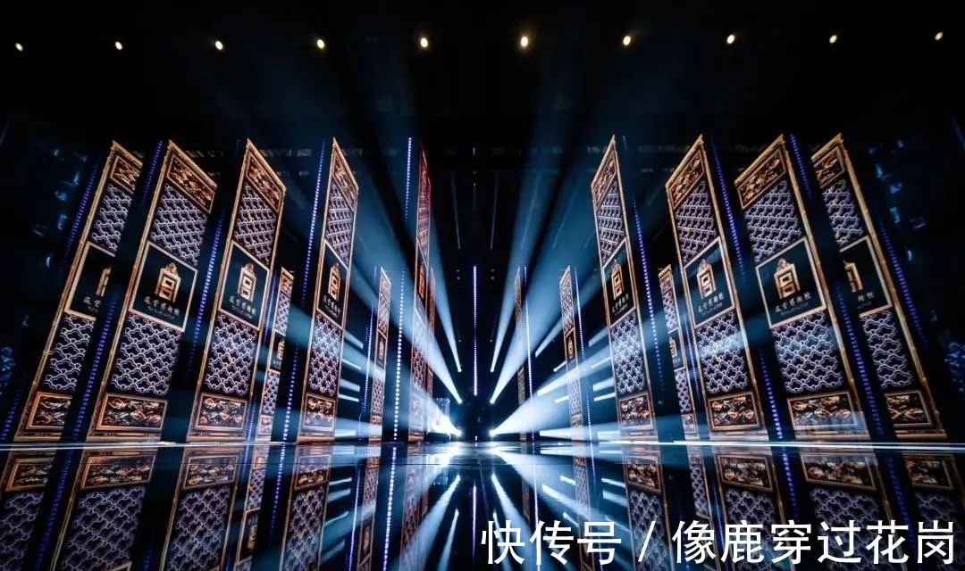 《朗讀者》視覺創(chuàng)新升級，以聲光電技術(shù)締造文化浪漫