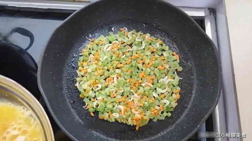 补钙|早餐没营养?不用面粉做这道早餐饼,补钙又健康,出锅后金黄喷香