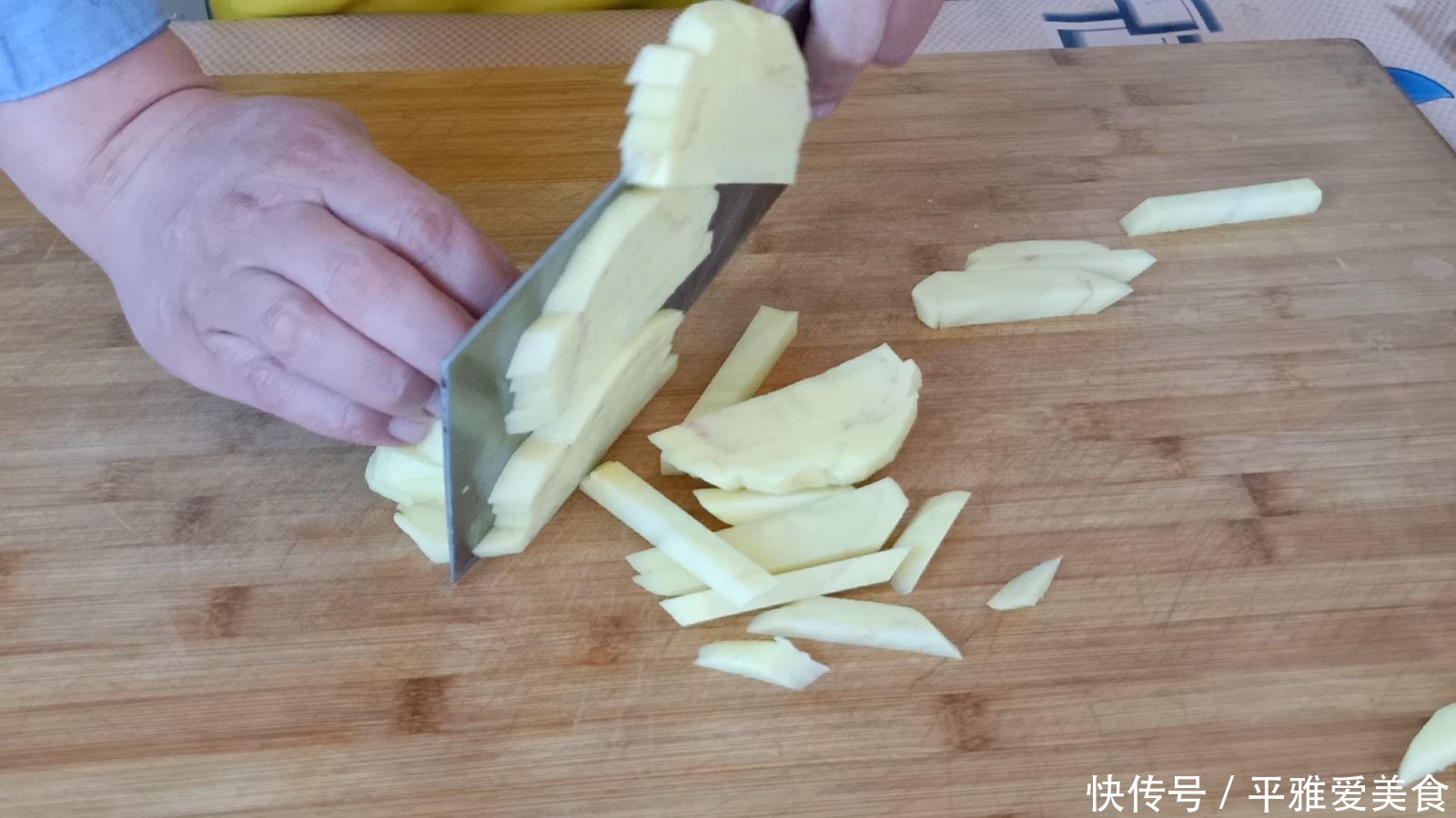 是用|饭店的铁锅焖面好吃,原来都是用的此技巧,以前真的是做错了