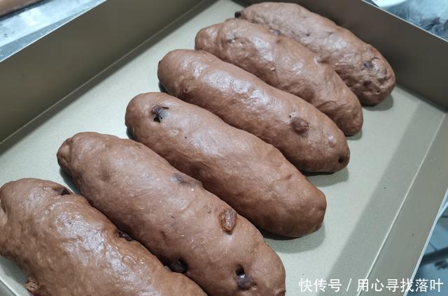 看起来|这是一款看起来很丑却很好吃的面包,双倍浓香可可面包送给你