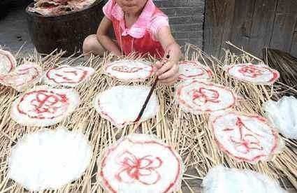 大姐|大姐家门口摆摊卖“另类小吃”, 5毛钱一个,我只想知道它的名字