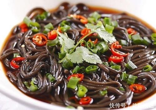 做凉拌菜,直接加生抽是大错记住“4个1”,拌什么菜都好吃