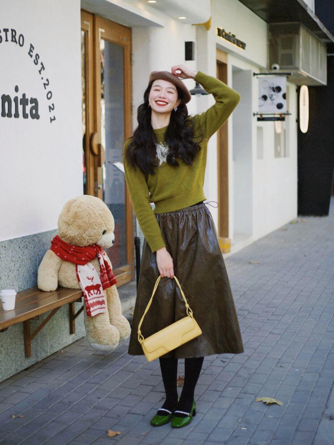 更上一层楼 “毛衣”怎么穿出时尚感?看看这些搭配造型,保暖温柔又显瘦