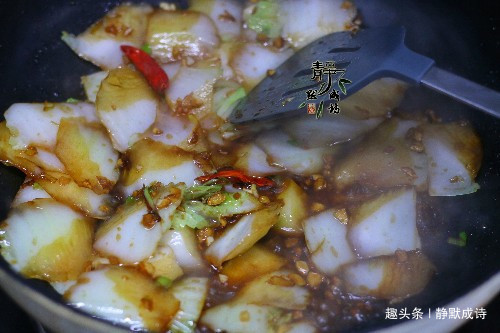 白菜帮不要扔,教你开胃做法,爽口下饭,比肉都招人待见