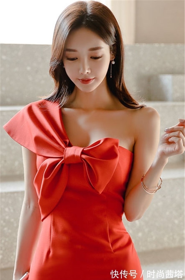 小姐姐 穿衣搭配之全场靓丽焦点,热情与喜庆的代名词,高雅红色连衣裙