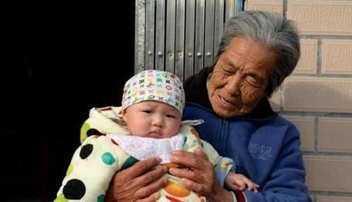 盐巴|孩子啥时候可以开始吃盐?是否越晚越好?儿科医生:家长都做错了