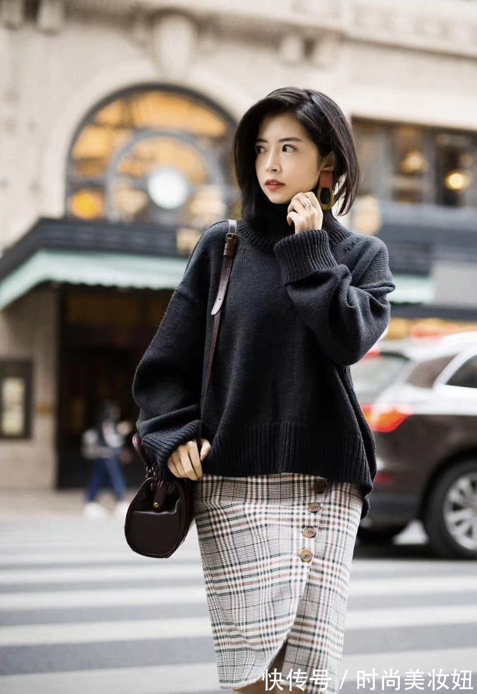 阔腿裤|毛衣别配阔腿裤了，配半身裙更显女人味，普通人也能穿得惊艳