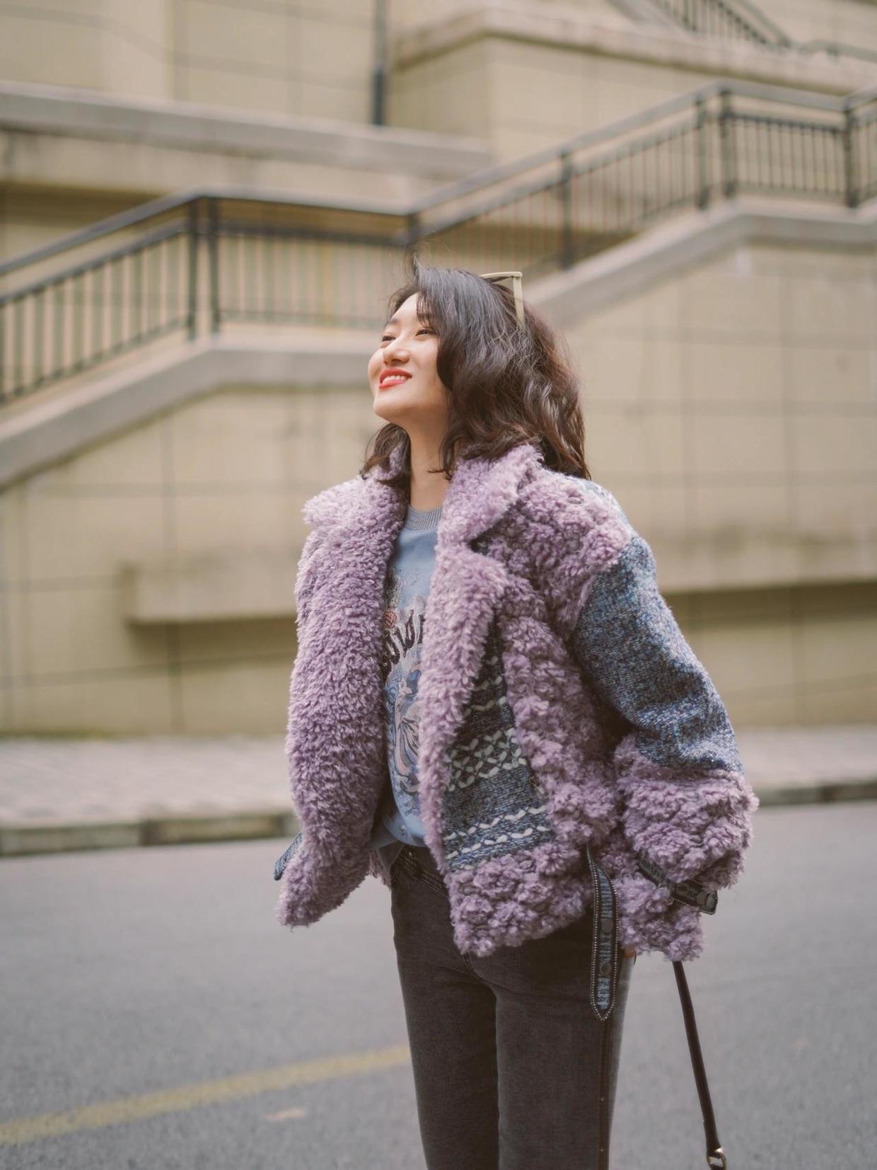 搭配|今年火了一种单品叫“颗粒绒外套”,软糯舒适又保暖,洋气百搭