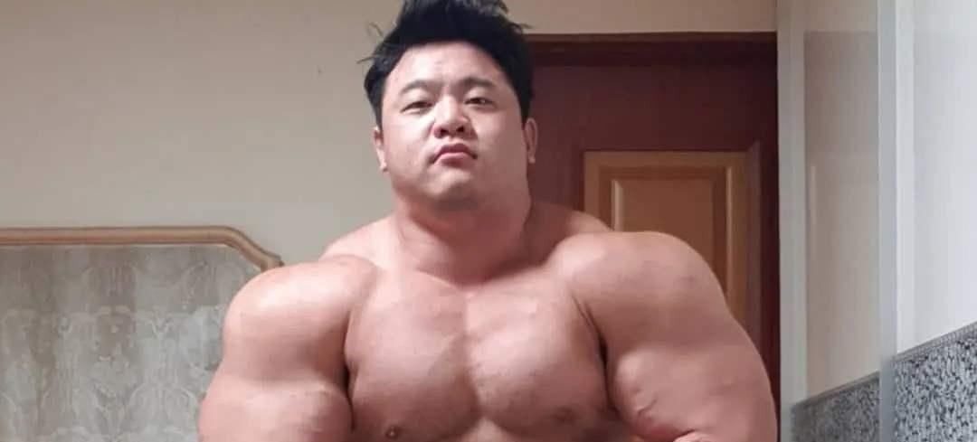 上半身|肌肉男只爱练上半身,220斤体重比例很失常,训练不要顾此失彼