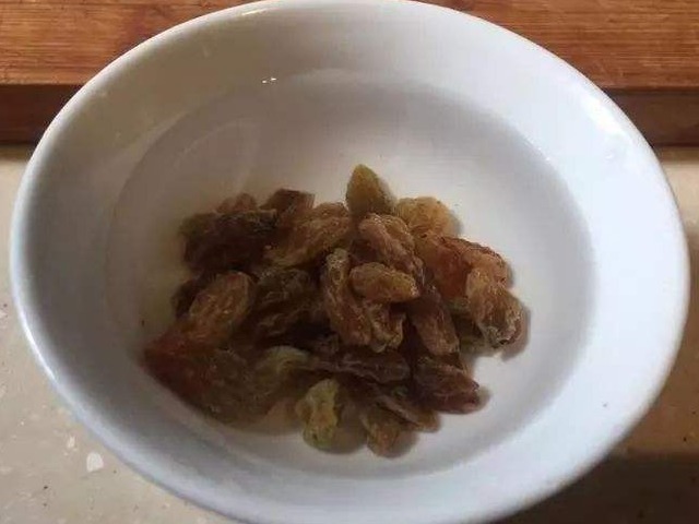 金银花|蒲公英和它“天造地设”,坚持泡水7天,排肝解毒,皮肤越变越好