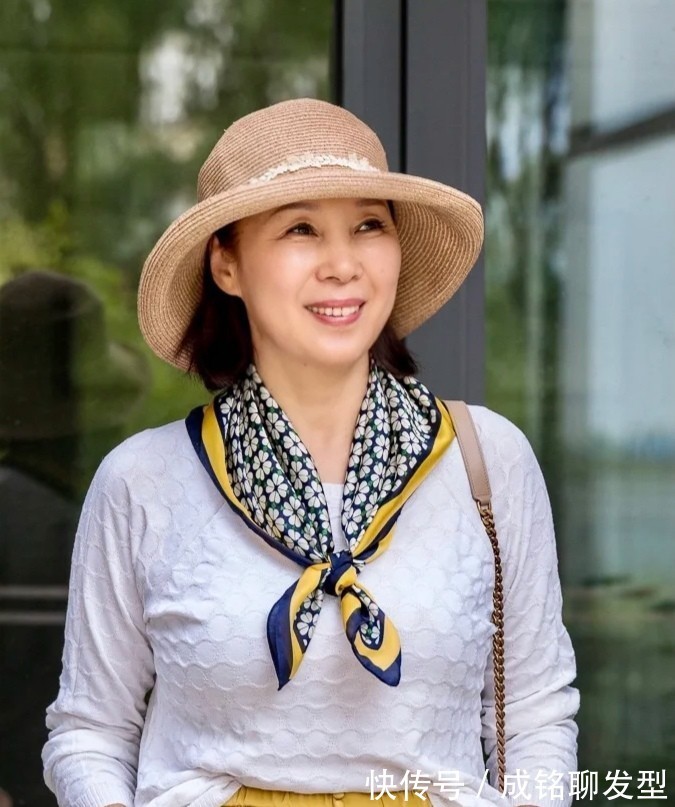 丝巾|爱美不分年纪,65岁的奶奶用穿搭圈粉无数,这才是老人该有的装扮