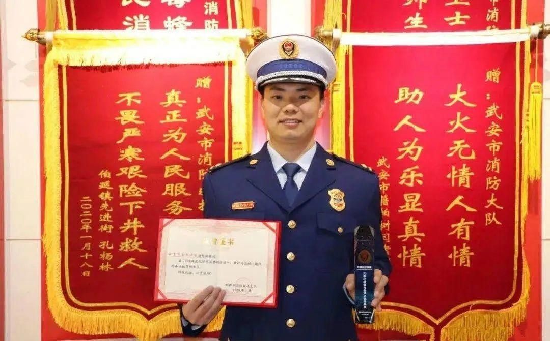  朋友|小编带你了解蓝朋友的在线表情！！