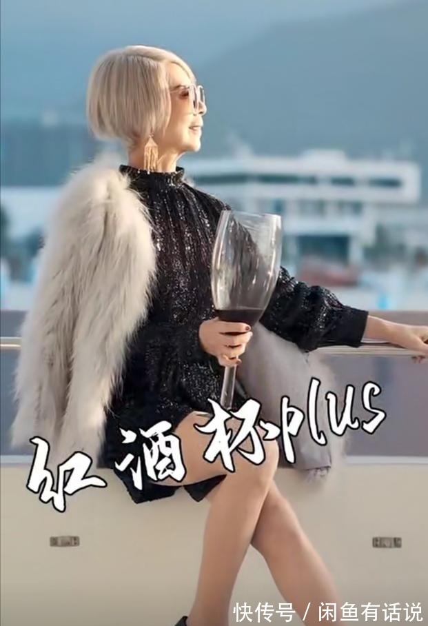 奶奶|80岁奶奶平时只穿高跟鞋,82斤配热裤双腿纤细,年轻人都自愧不如