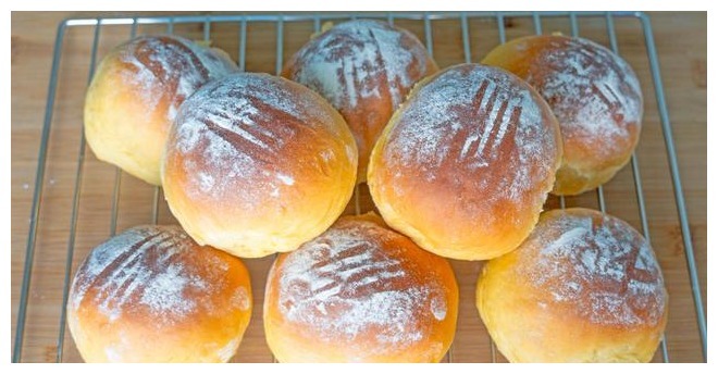 红薯最好吃又简单的做法，打入2个鸡蛋，不用加水，出锅金黄诱人