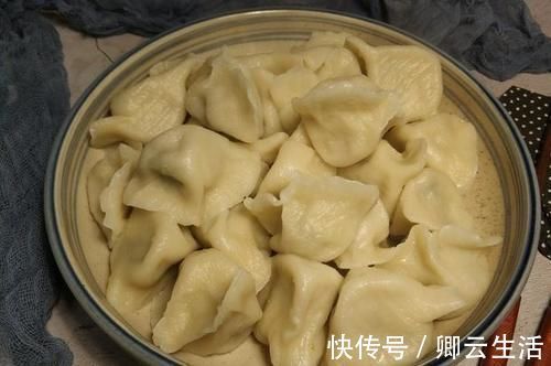 饺子馅想要鲜流油流汁？有人加鸡蛋，有人加油，其实都不全面