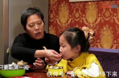 小两口|有一种拖累叫“老人假带娃”,看起来很辛苦其实全凭嘴,太坑娃