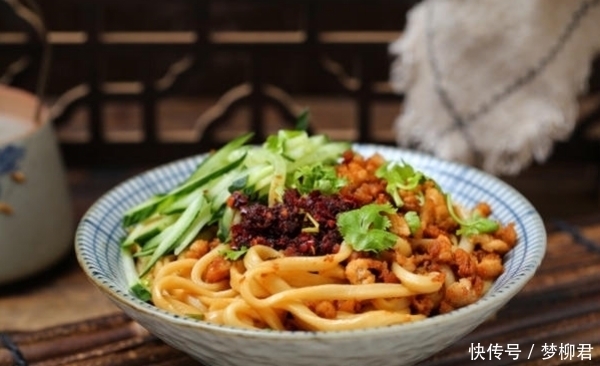  纯手工|面条最过瘾的吃法，纯手工制作，筋道爽滑又入味，每次都要两大碗