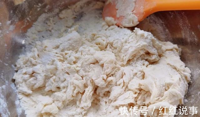 酥皮月饼|中秋来点不一样的，五彩月饼颜值高，酥软不腻味道好！