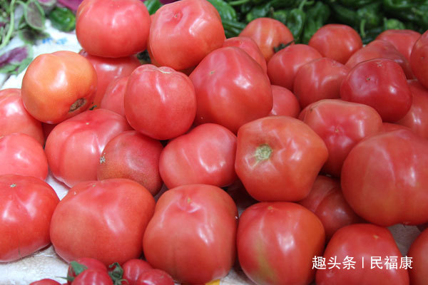 肠道|4种普通的蔬菜,常吃可以通肠道、排毒素,体重也慢慢降下来