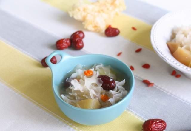 爽口|苹果生吃太凉了,用这个方法煮一锅,香甜爽口又滋补,冷天可多吃