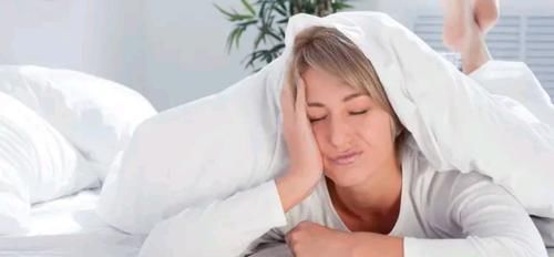 人体每天到底需要多长的睡眠时间，最佳的睡眠时间是几点到几点？
