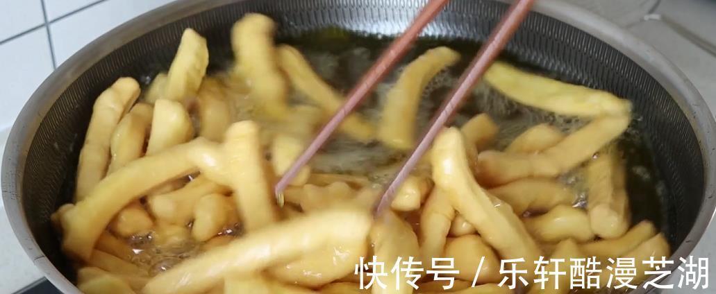 小时候常吃的小零食鸡蛋酥！来看看它是怎么做成的吧！