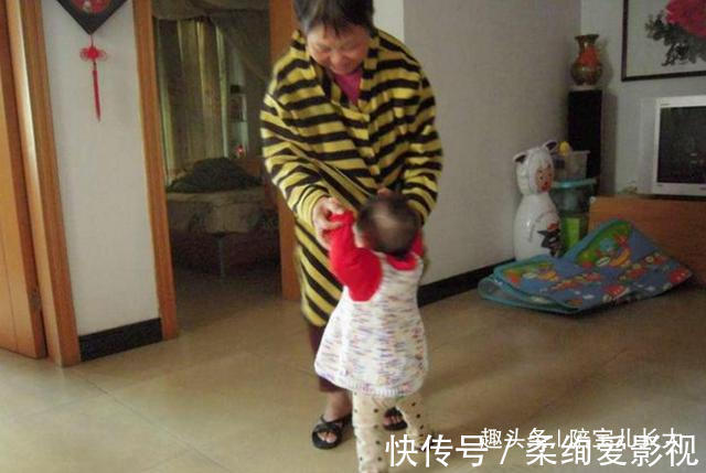 小陈|还相信“三翻六坐九爬”?医生:别耽误孩子发育,要懂得正确规律