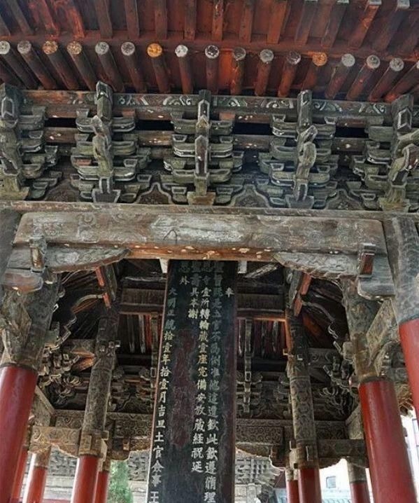 寺庙|中国“最奢侈”的寺庙，全寺用楠木建成，共雕刻有9999条龙