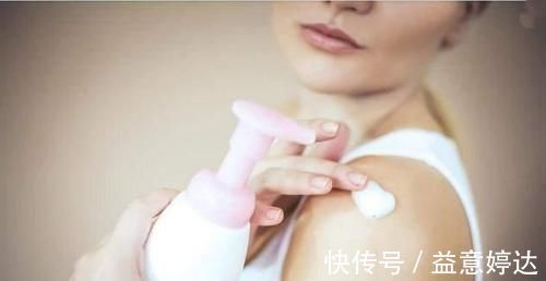 皮肤|洗澡后，啥时候抹“身体乳”效果好？很多人都做错了，难怪皮肤干