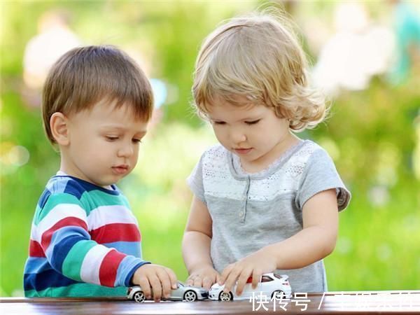 孩子|孕妇生下罕见“双头婴”,众人都来围观,专家的话却令人担忧