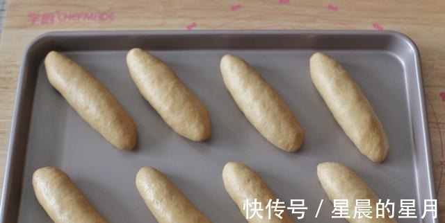 想吃豆沙小餐包不用买，在家就能做，松软可口，学会再也不用买了！