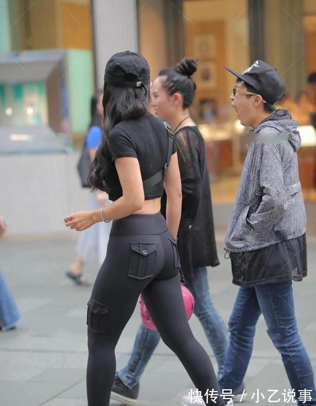 短款 清爽穿搭非瑜伽裤莫属,搭配方面更是彰显个性,气质凸显!