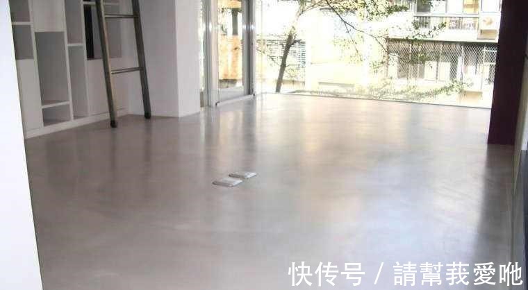 装修|越来越多人家里不铺瓷砖地板，现在都兴装这种代替，真的太聪明了