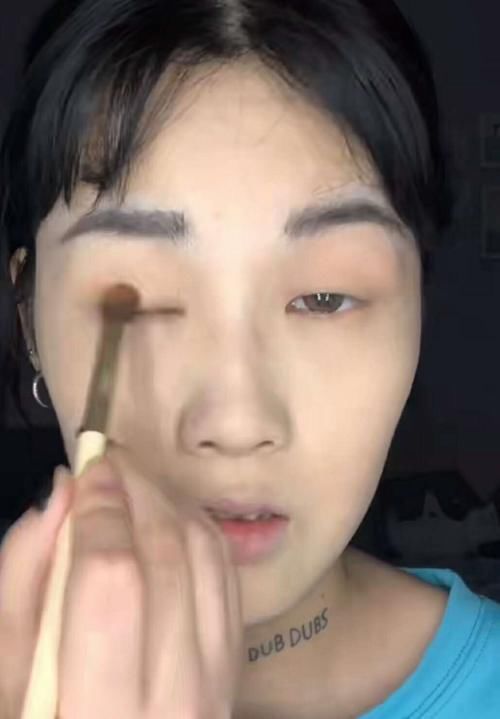 姐姐|姐姐粉仿妆Yamy,开始相似度绝了,看到最后果然不负众望