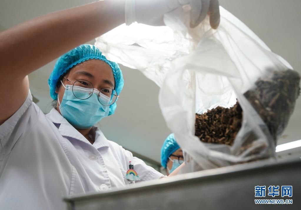 医护人员|新华全媒+|南京:中药汤剂助力抗疫