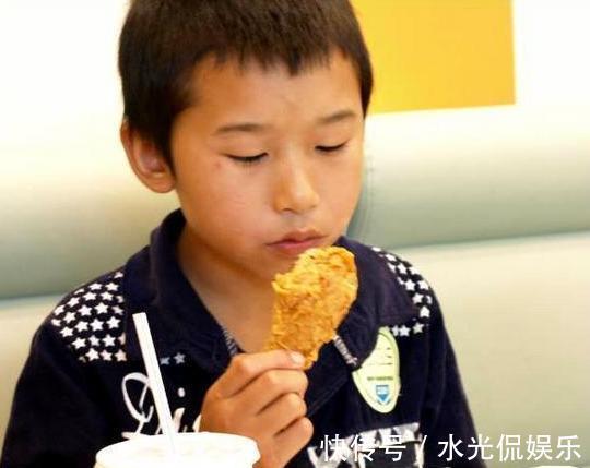 兰兰|医生忠告孩子3岁前，喂4种食物是“害”不是爱，家长要知晓