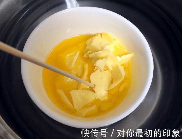 面粉|1碗面粉2个鸡蛋，教你自制蛋糕，不用烤箱不用电饭锅，一次成功