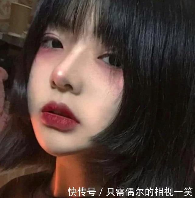 眼窝|女生眼睛若有这3标志，天生自带“招桃花眼”，00后赶紧学起来