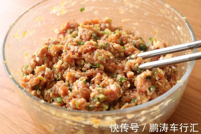 大葱猪肉饺子馅儿怎么调才好吃?北方地道的做法,味香料足真好吃