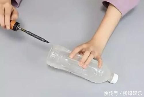 小苏打|厕所臭死人，一个简单方法，厕所一辈子不会有异味，真是太实用了