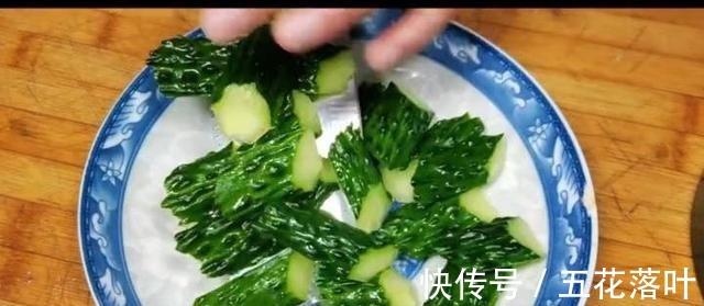 下饭|今天美食,肉炒黄瓜,清脆爽口,黄瓜炒肉是绝配,即营养又下饭!