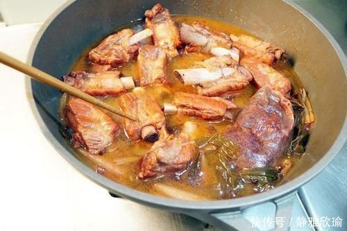 做排骨时,有人先焯水有人直接炖,老厨子全不对,教你正确做法