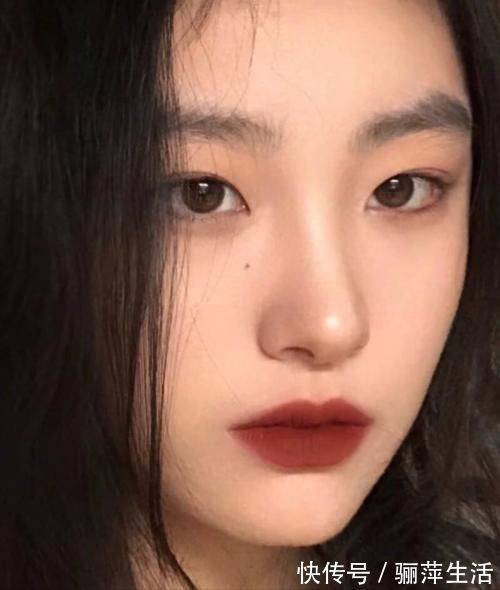 ysl 40岁女人涂什么口红显年轻?这5支“港风色”,黄皮白皮都减龄